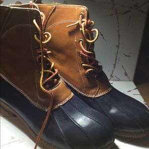 Duck boots